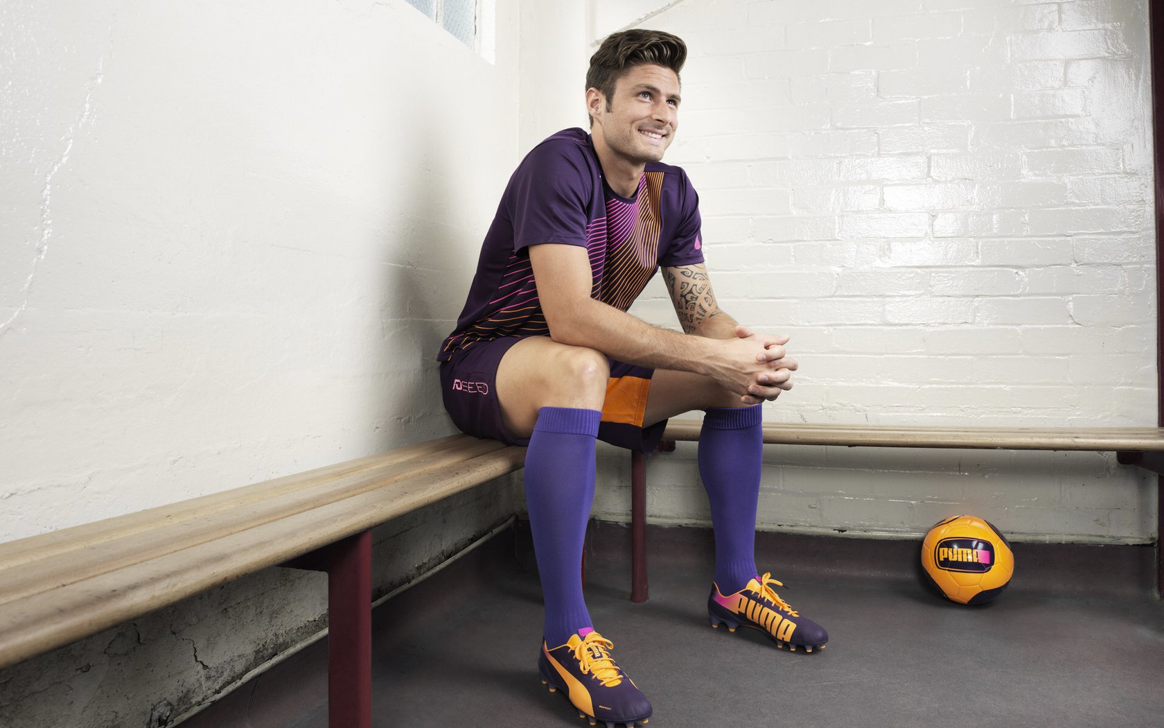 国足海外热身收官，技战术储备充分，国足海外直播